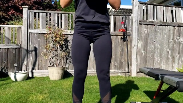 Little home workout in yoga pants 20