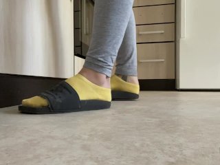 Candid Kitchen Small Feet Tease Yellow Socks