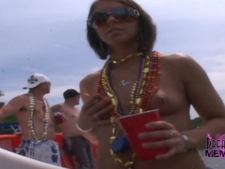 Freaky Girls Party Naked In Lake Of The Ozarks