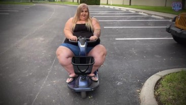 SSBBW FEEDEE IVY DAVENPORT IS TOO FAT TO WALK AND RIDES SCOOTER Modelhub Com