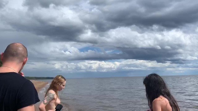 People saw us shooting porn on a public beach - Bella Mur, Katty West
