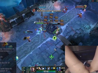 Girl plays League of_Legends with Vibrator slowly massaging herclit