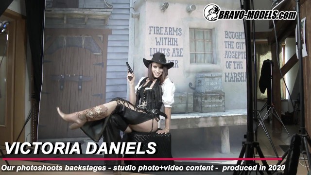 404-Backstage Photoshoot Victoria Daniels - Cosplay 8