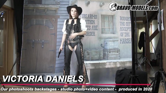 404-Backstage Photoshoot Victoria Daniels - Cosplay 8