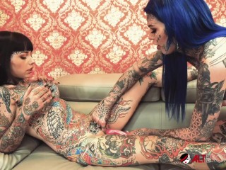 Tattooed babes_Amber Luke & Tiger Lilly play_with toys