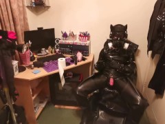 latex pig uses ass sweat as gasmask filters and edges to a ruined orgasm