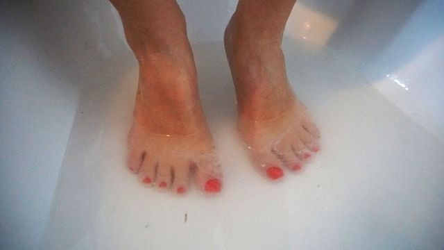 GETTING WET Washing my Feet in the Bath Tube after Sex - Pornhub.com