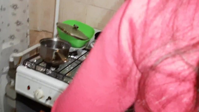 She loves when I fuck her with a strapon while she washes the dishes - IkaSmokS