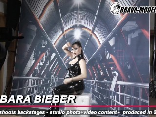 420-Backstage_Photoshoot Barbara Bieber - Latex cosplay