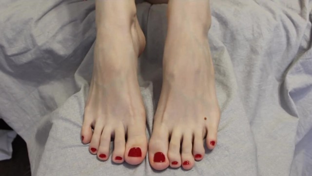 RED TOENAIL PAINTING / FOOT FETISH / CLOSE UP 31