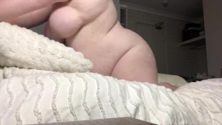 Pillow Humping While Her Husband Is At Work A Hot 40-Year-Old Fucks The Pillow