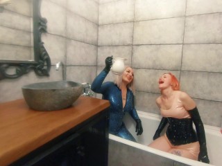 Bath relax in latex rubber with milk, romantic funny fetishvideo
