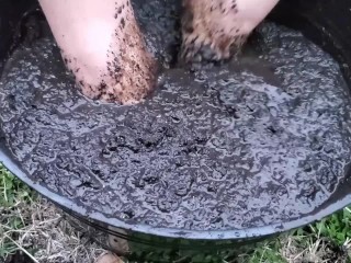 Relaxing Dirt Play and Mud Bath_For My_Cute Chubby Feet