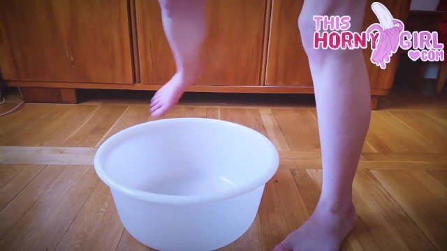 Stepsister pissing in a plastic bowl 7