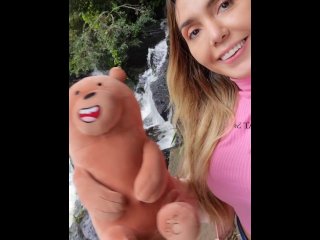 ursinho na cachoeira ele me viu brincando com meu