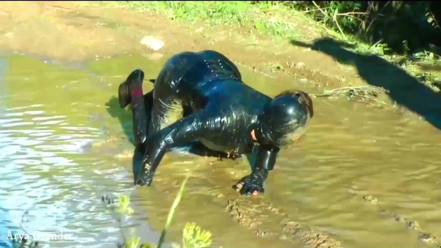 Wet and Messy Fetish video - Arya Grander