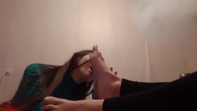 For fans of foot fetish and hookah - lesbian_illusion