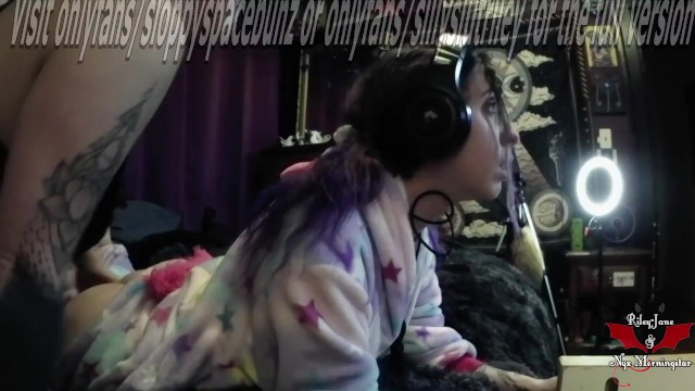 Goth lesbian fucks petite gamer girlfriend while playing Fall Guys