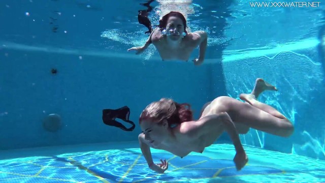 Jessica And Lindsay Swim Naked In The Pool 