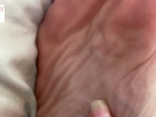feet,casual, hair plucking, adding lotion, short outdoor clips - glimpseofme