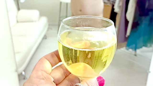 Shemale PEES & DRINKS 3 Glasses of URINE! Naked VERONICA TABOO Shows GOLDEN SHOWER & GOLDEN RAIN! 6