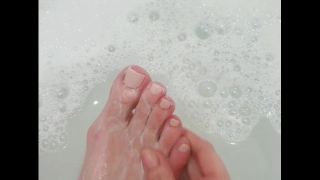 Babe;POV;Massage;Feet;British;Exclusive;Verified Amateurs;Solo Female;Tattooed Women feet, foot-fetish, foot, wash, oil-massage, bubble-bath, cleaning, feet-worship, toes