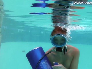 Hungarian pornstar Minnie Manga enjoys ridingtoy underwater