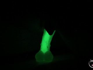 Cutie girl plays with candle waxand dildo glow_in the dark and sucks dick in the bathroom