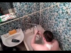 Артем моется в ванной дрочит ногами сам себе и лижет ноги self suck autofellatio self footjob