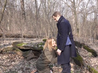 Pretty girl made a sweet quick blowjob in_the woods on the_first date