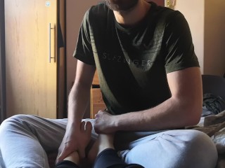 22yo gives me a foot_job AND I CUM very HARD on_her feet