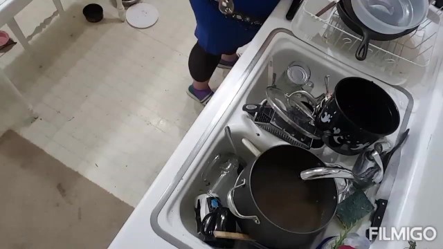 BBW Washing the dishes