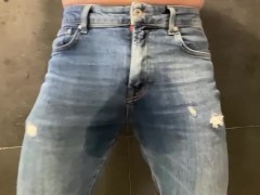 In die Jeans gepullert