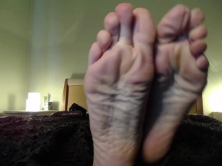 Screen Capture of Video Titled: Worship my big wrinckled feet, foot perv!