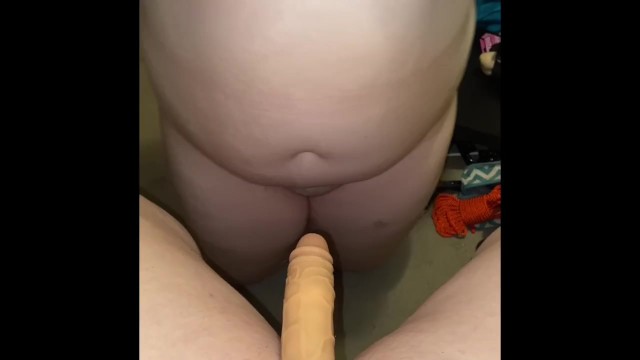 Submissive BBW gags on her girlfriend’a