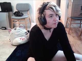 Femboy Streaming His Anal Session With Strangers