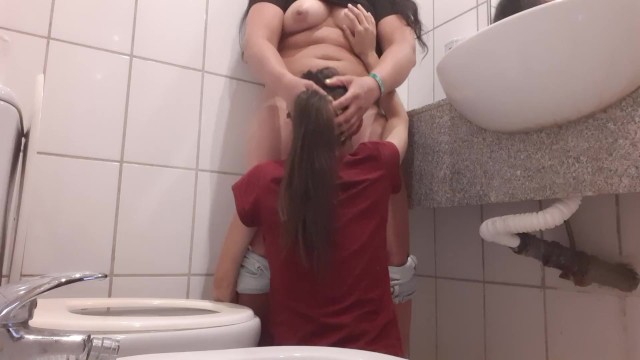 A stranger made me cunnilingus in the toilet - lesbian_illusion