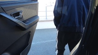 Outside Аан Роит На Арковке Торовоо Ентра