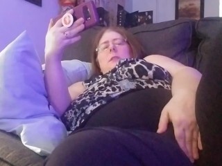 Watching porn on my phone andmasturbaiting through my pants