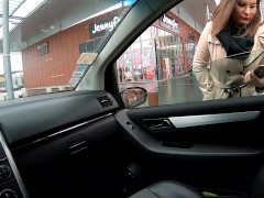 Kat Aluna suce la queue d'un mec pour se faire ramener (full video)