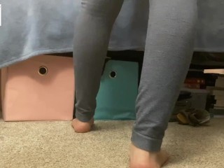 Watching her dirty feet_as she folds laundry (footfetish) - glimpseofme