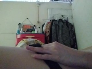 En Mi Cuarto Haciendo Cosas