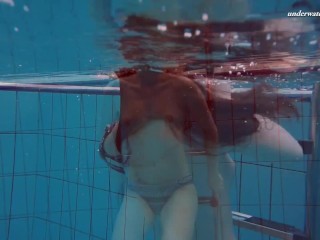 Tattooed babe Liza_Bubarek showing her nakedass underwater
