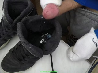 Cumshot in furry black adidas hardcourt