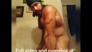 Jacking Off Big Dick Is A Hot Bodybuilder Who Is Naked And Smoking While Flexing
