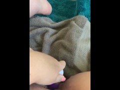 Playing with her pussy till she squirts 