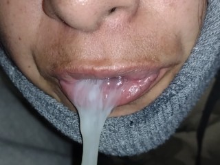 Jugando con Semen en mi boca!!