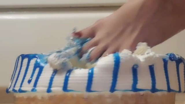 Bought a cake to step on with my Barefoot 6