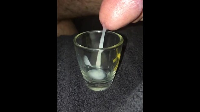 Guarda A little miss at the beginning, slow motion cum shot glass in Italia...