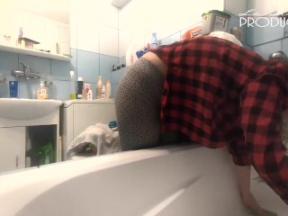 Big Tits_Lena downblouse while cleaning bathtube